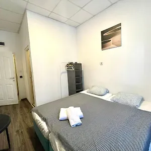 Aradi With Private Bathroom In The Centre Budapest
