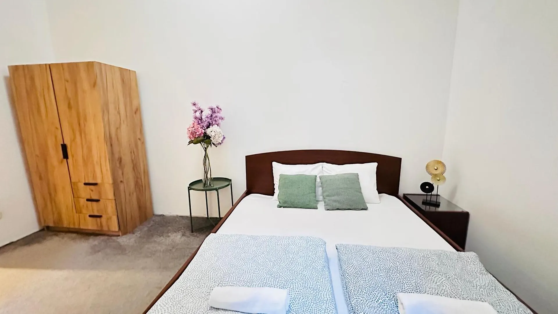 Sziv Apartment - Modern And Comfortable Budapest Homestay